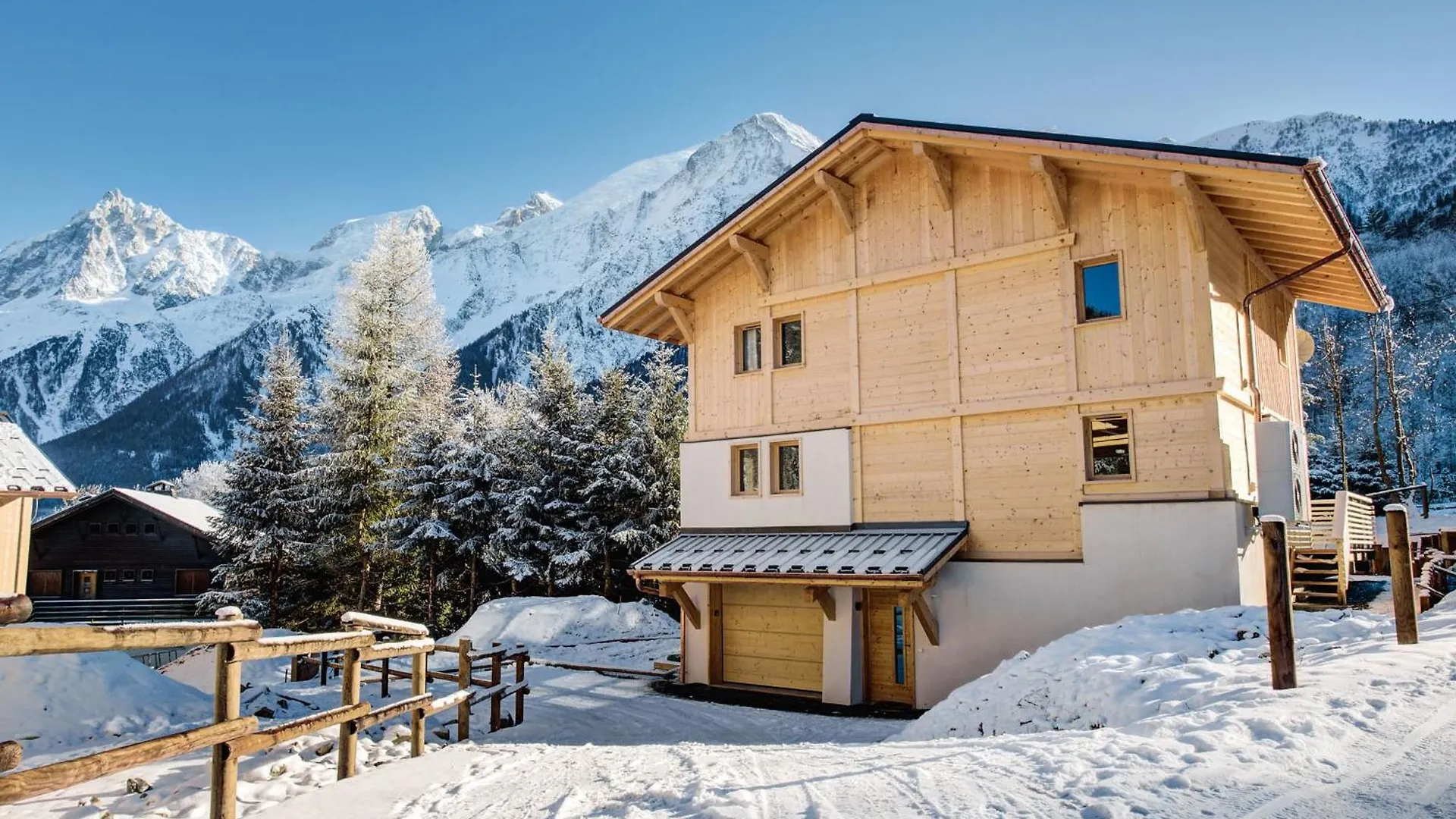 Chalet Belle Des Neiges - Alpes Travel - Sleeps 9 Les Houches Fransa